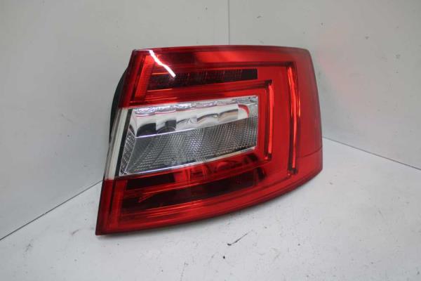 FEU ARRIERE DROIT SKODA OCTAVIA BERLINE 2013-2017 - Vue 1